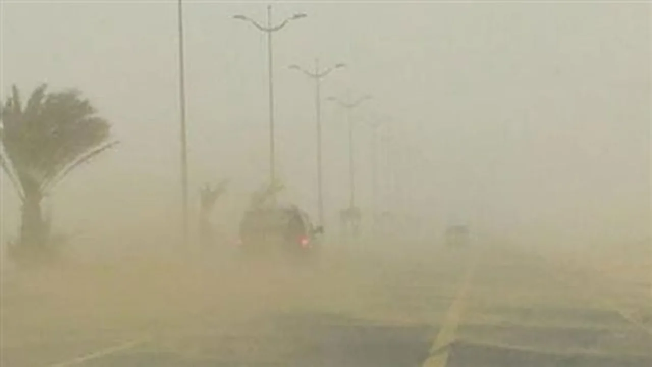 تحذير الأرصاد.. منخفض خماسيني يضرب المحافظات غدًا بموجة رياح وأمطار واسعة